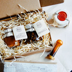 Pierzga pszczela i miód z pierzgą pszczelim w ekologicznym pudełku prezentowym